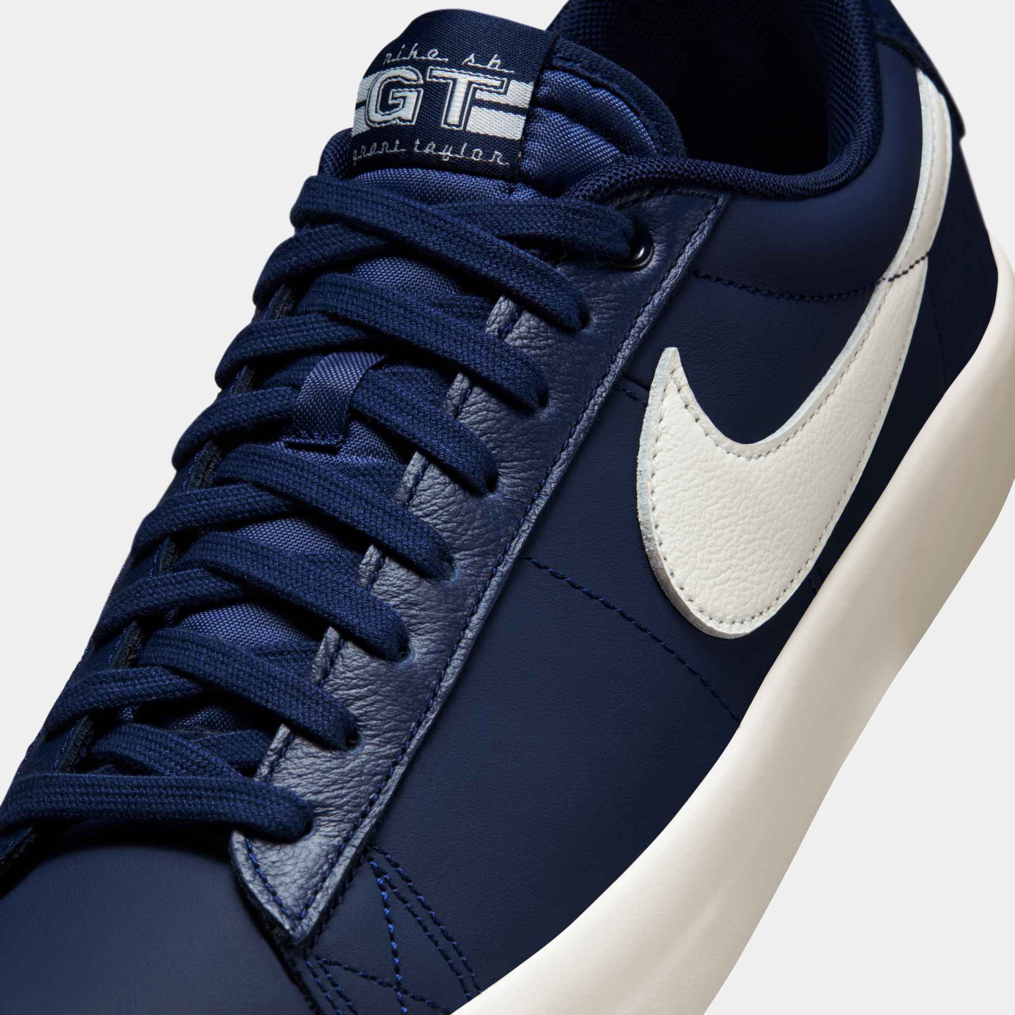 NIKE SB BLAZER LOW PRO GT -  BLUE VOID/SAIL - Image 4