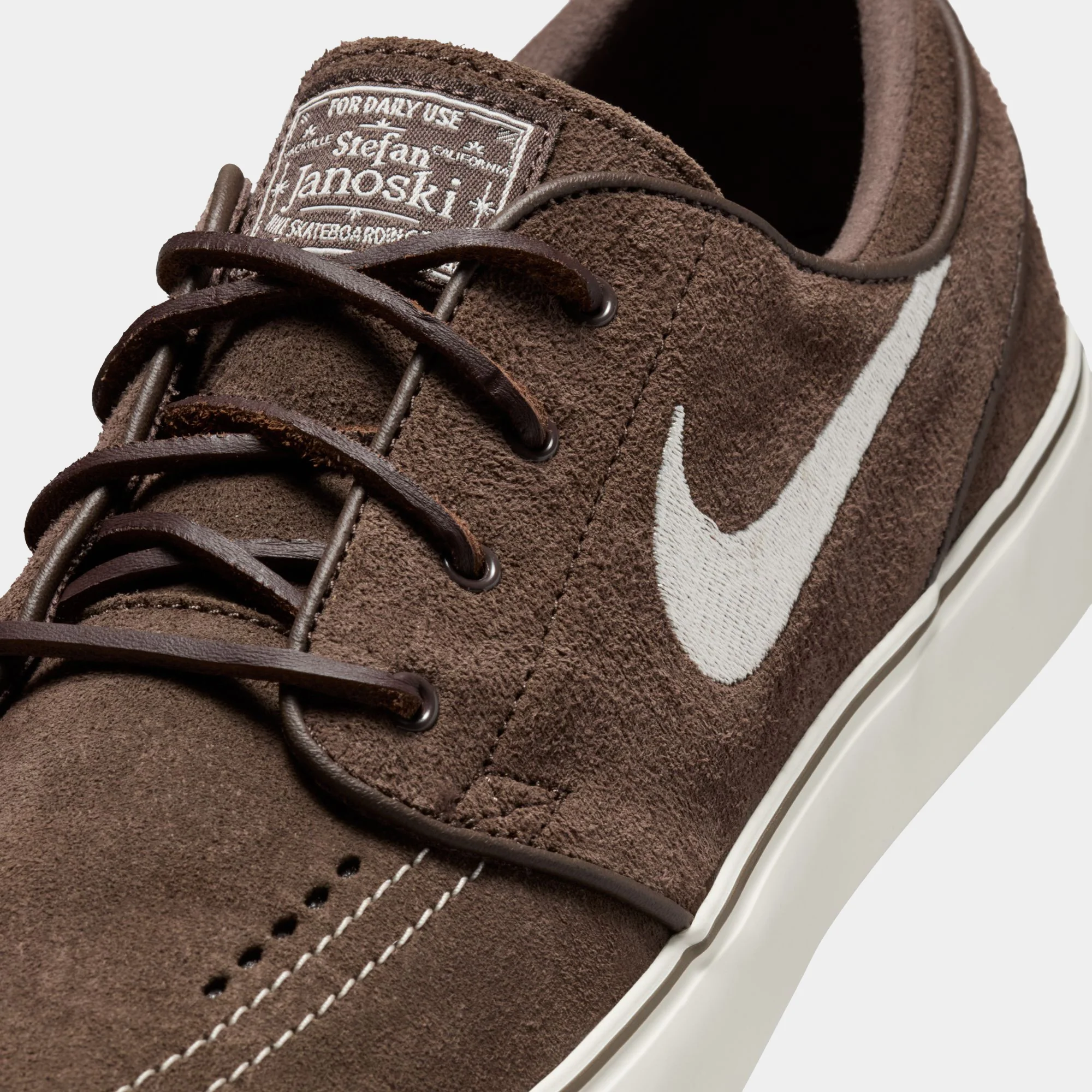 NIKE SB ZOOM JANOSKI OG+ - BAROQUE BROWN/PALE IVORY - Image 4