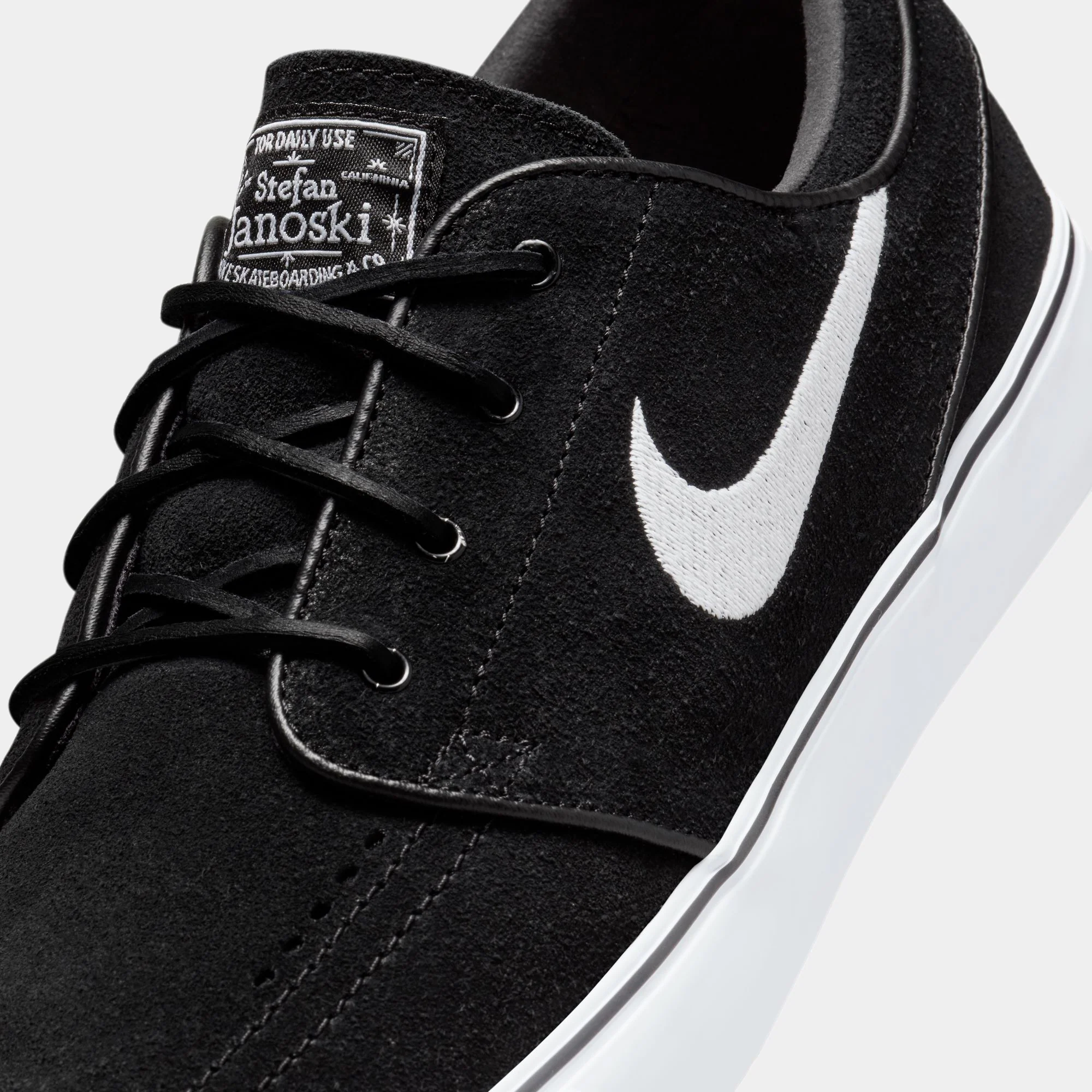 NIKE SB ZOOM JANOSKI OG+ - BLACK/WHITE - Image 4